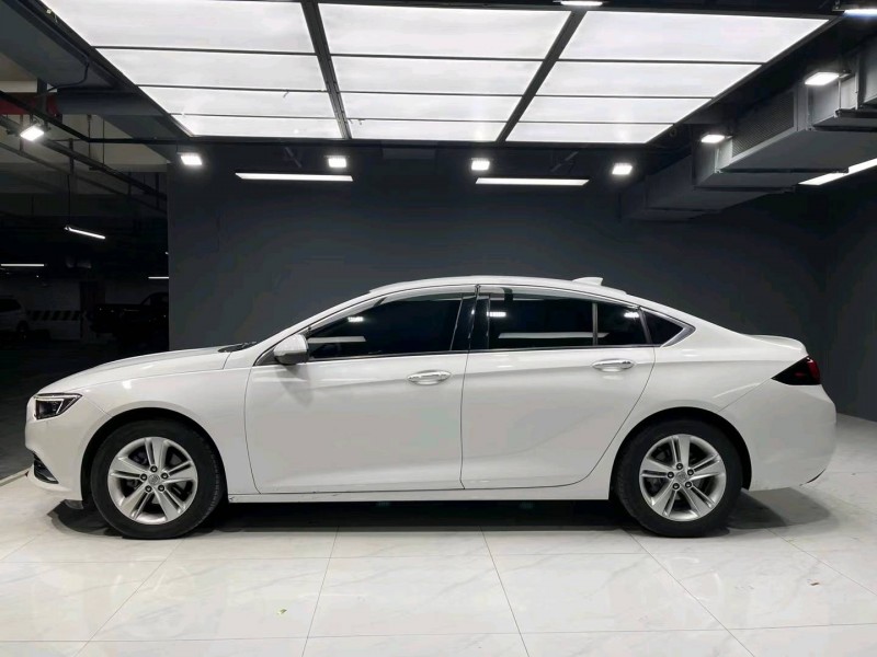 成都18年别克君威7