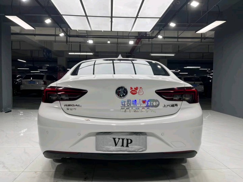 成都18年别克君威8