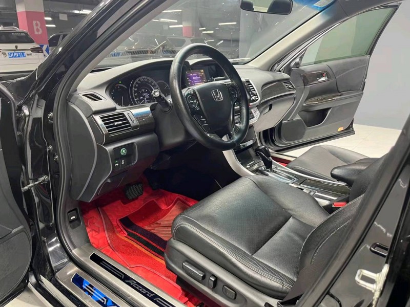 成都15年本田雅阁4