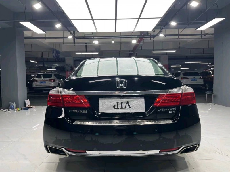 成都15年本田雅阁8