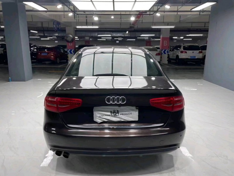 成都14年奥迪A4L8