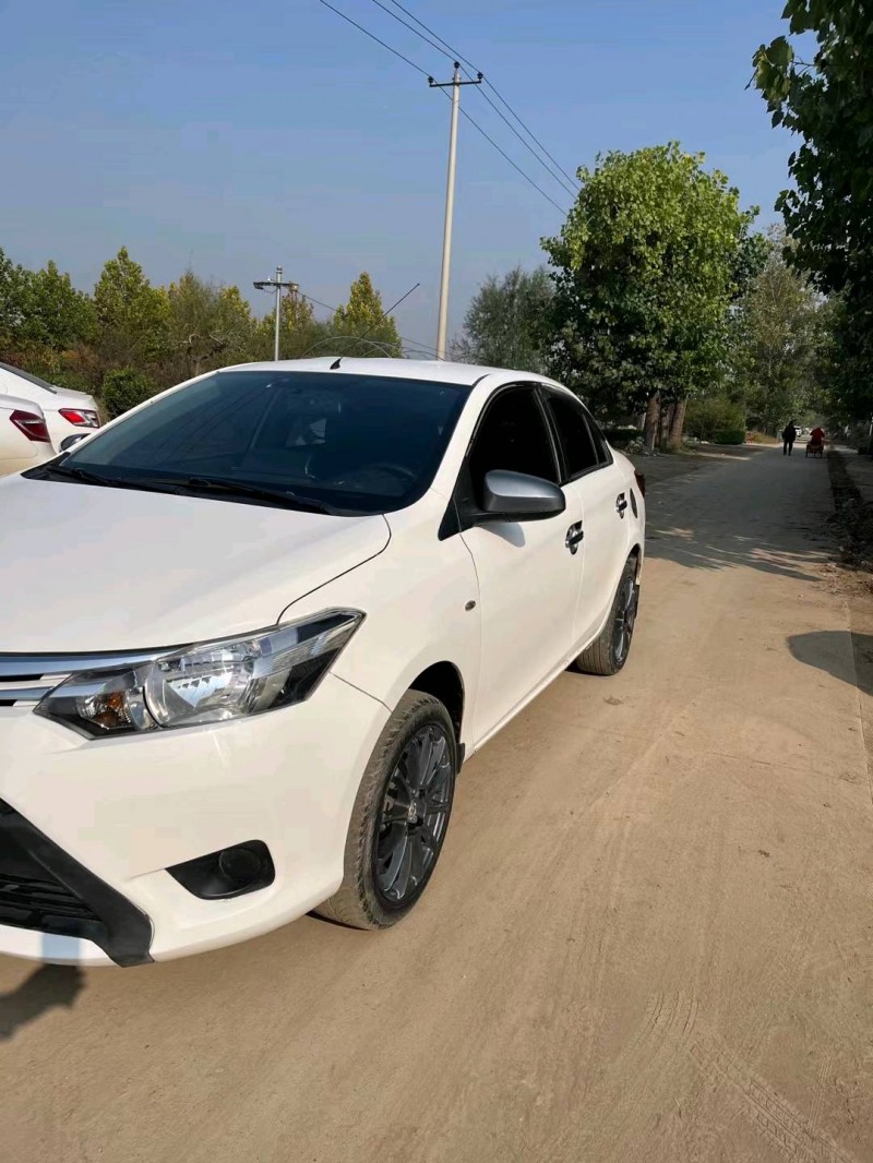 保定16年丰田威驰8