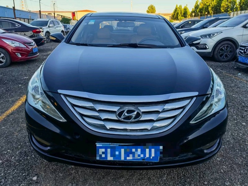 保定13年现代索纳塔八1