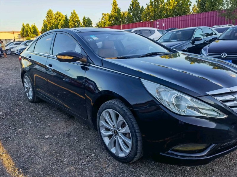 保定13年现代索纳塔八3