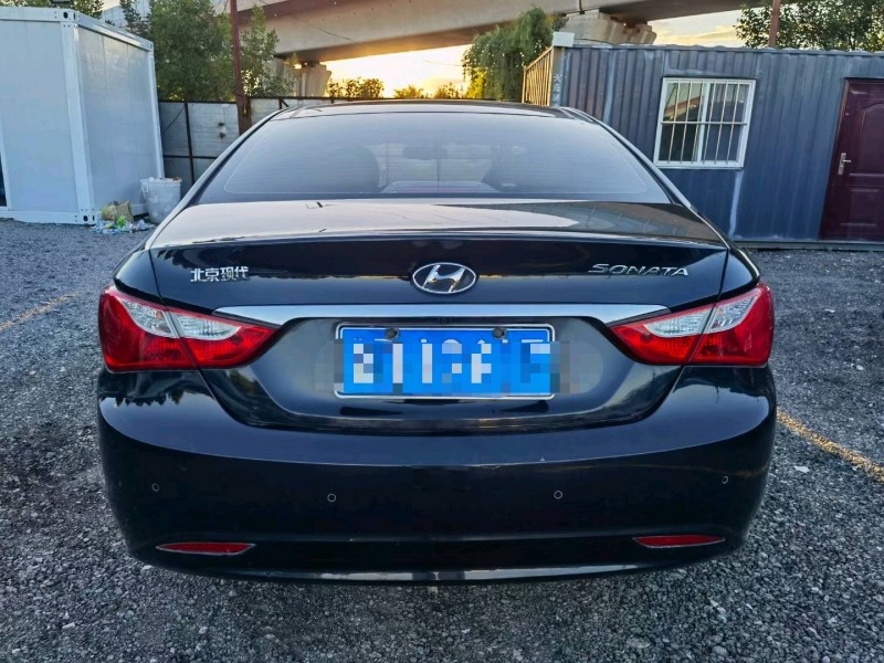 保定13年现代索纳塔八9