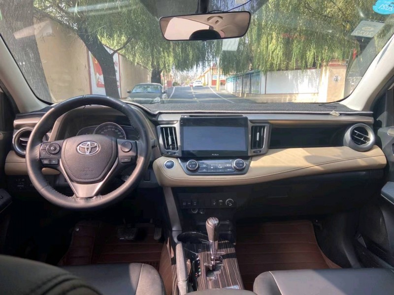 青岛16年丰田RAV4荣放4