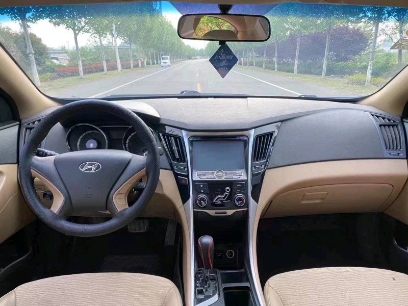 徐州13年现代索纳塔八4