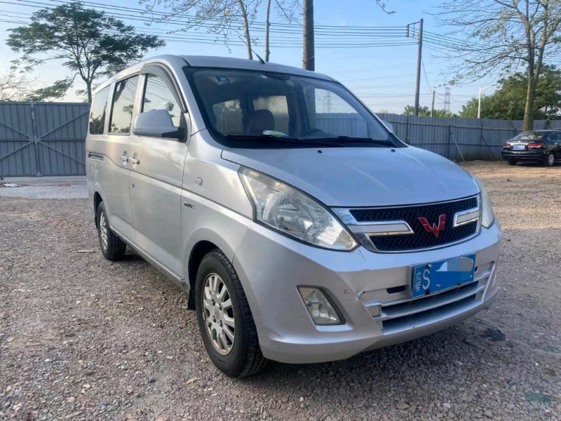 广州17年五菱汽车荣光V2