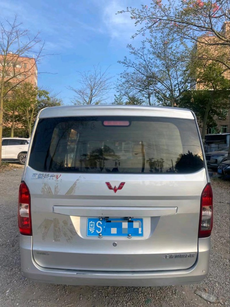 广州17年五菱汽车荣光V4