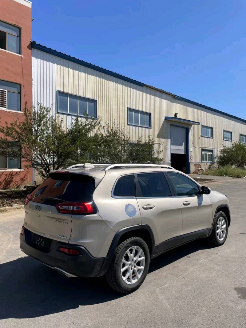 沈阳17年Jeep自由光5