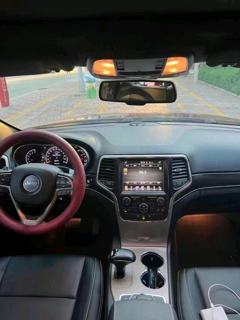 石家庄15年Jeep大切诺基8
