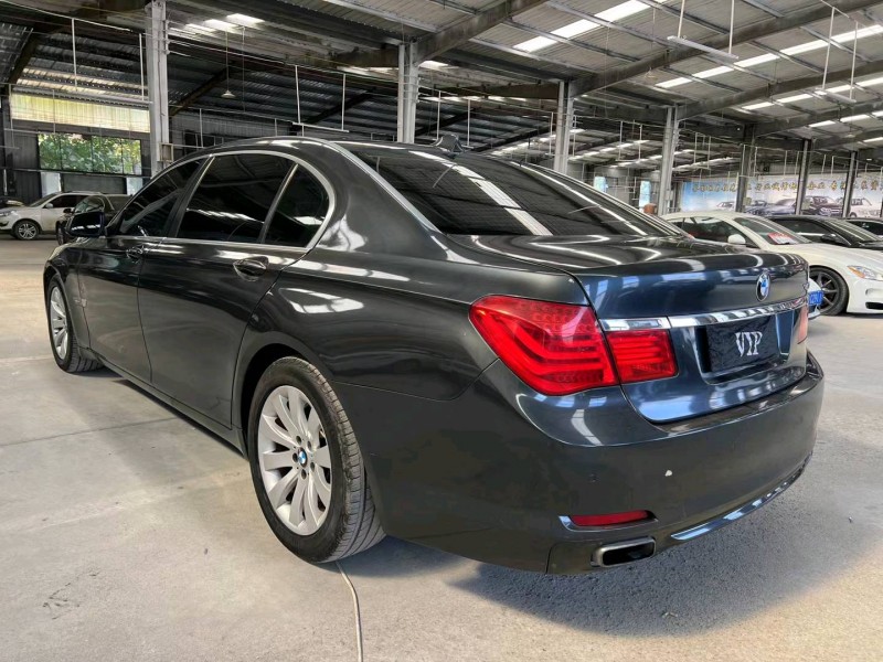 济宁10年宝马7系8