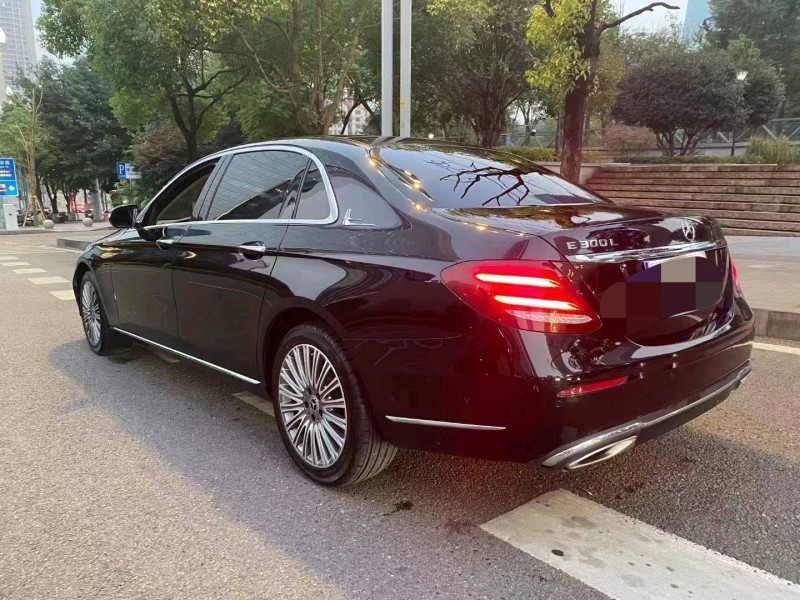 重庆20年奔驰E8