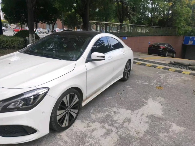 北京18年奔驰CLA8