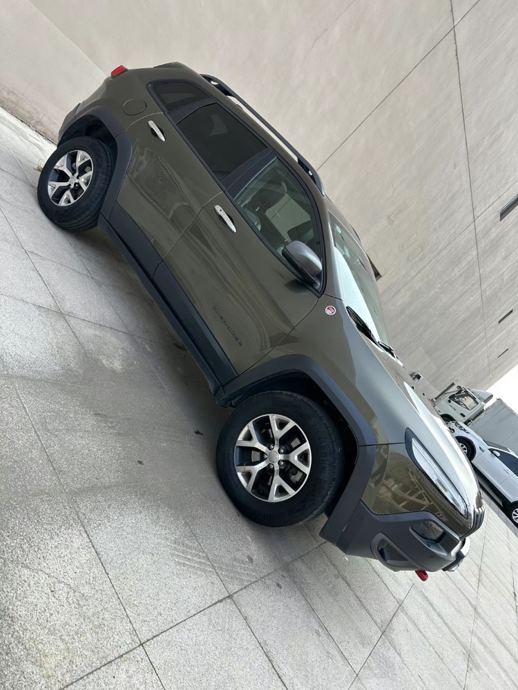 營口17年Jeep自由光2