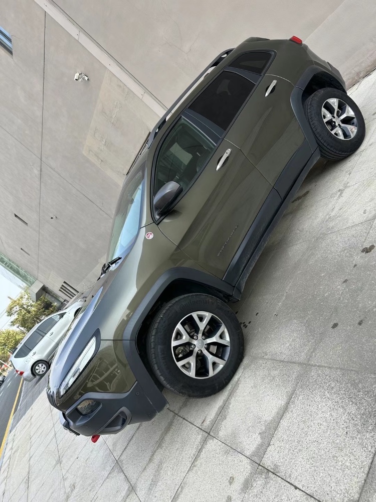 營口17年Jeep自由光4