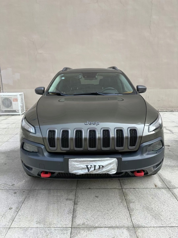 營口17年Jeep自由光1