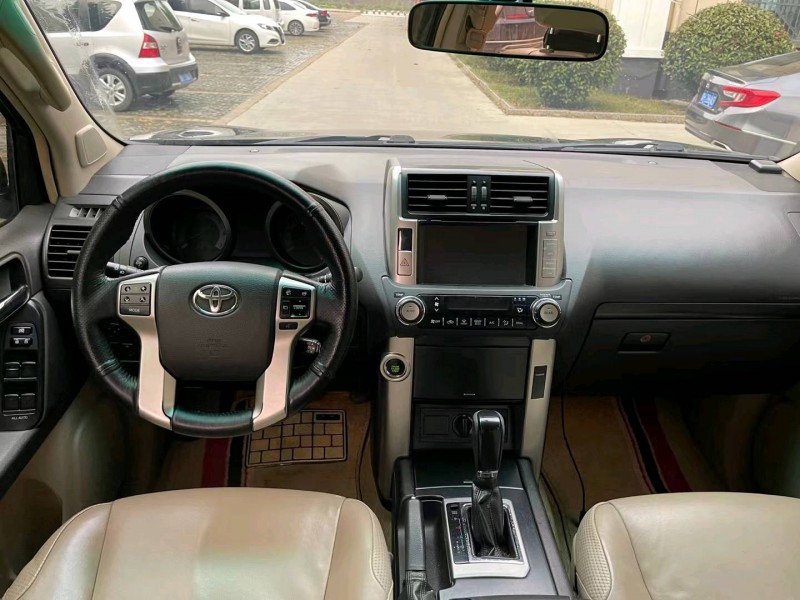 济宁12年丰田普拉多7