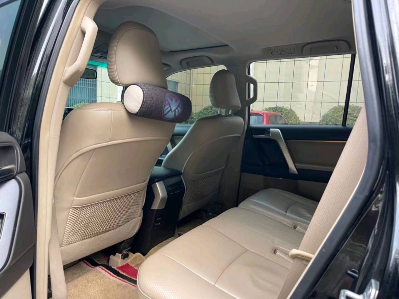 济宁12年丰田普拉多9