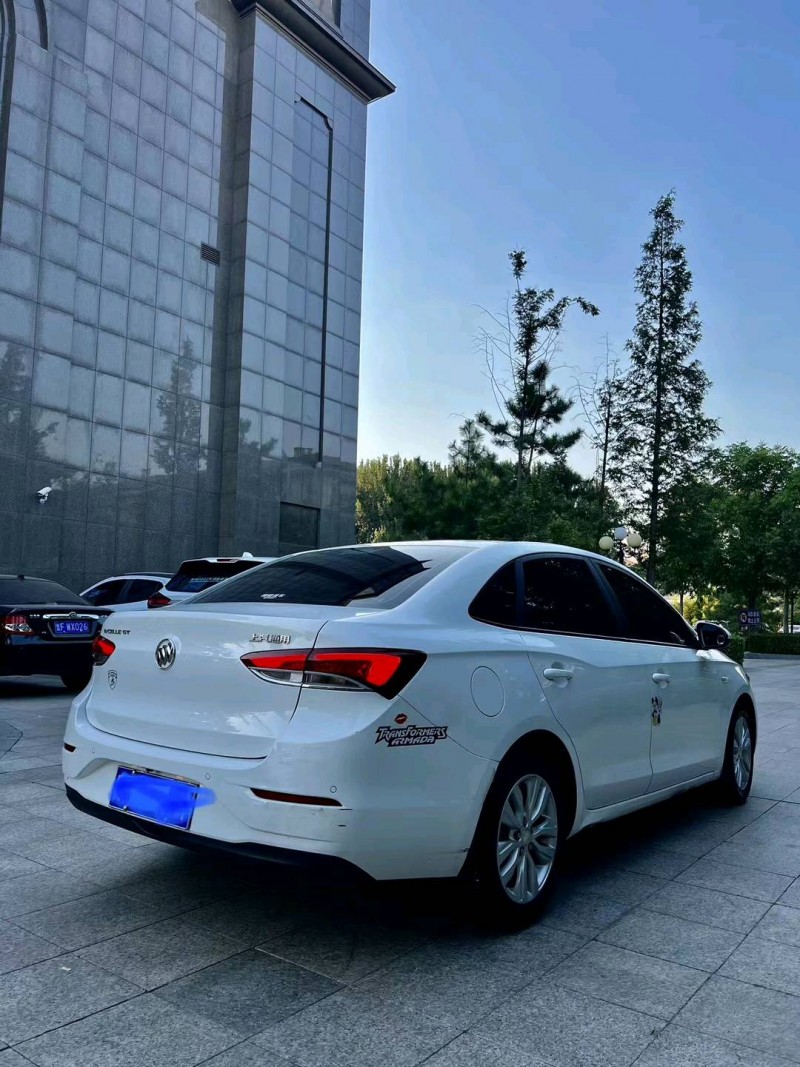 济宁21年别克英朗5