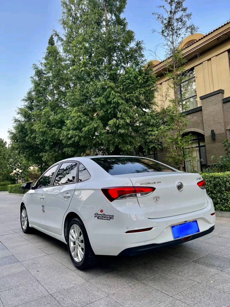 济宁21年别克英朗6