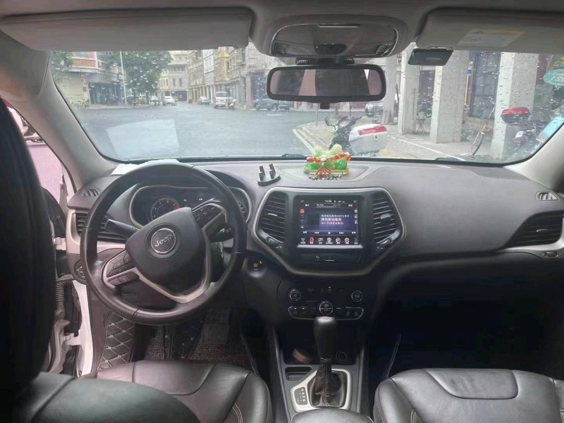 珠海18年Jeep自由光5