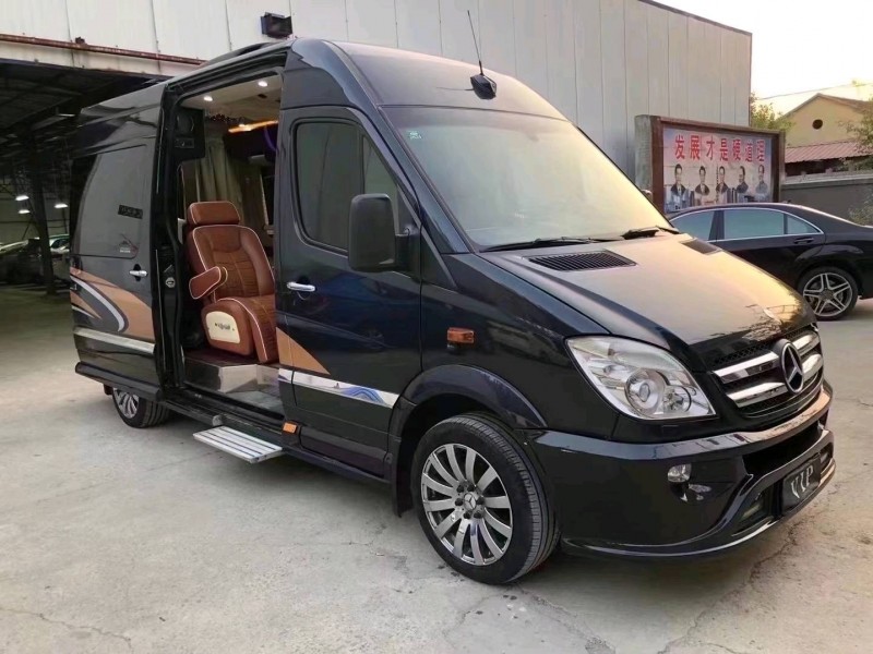 济宁14年奔驰斯宾特2