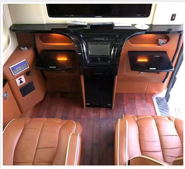 济宁14年奔驰斯宾特4