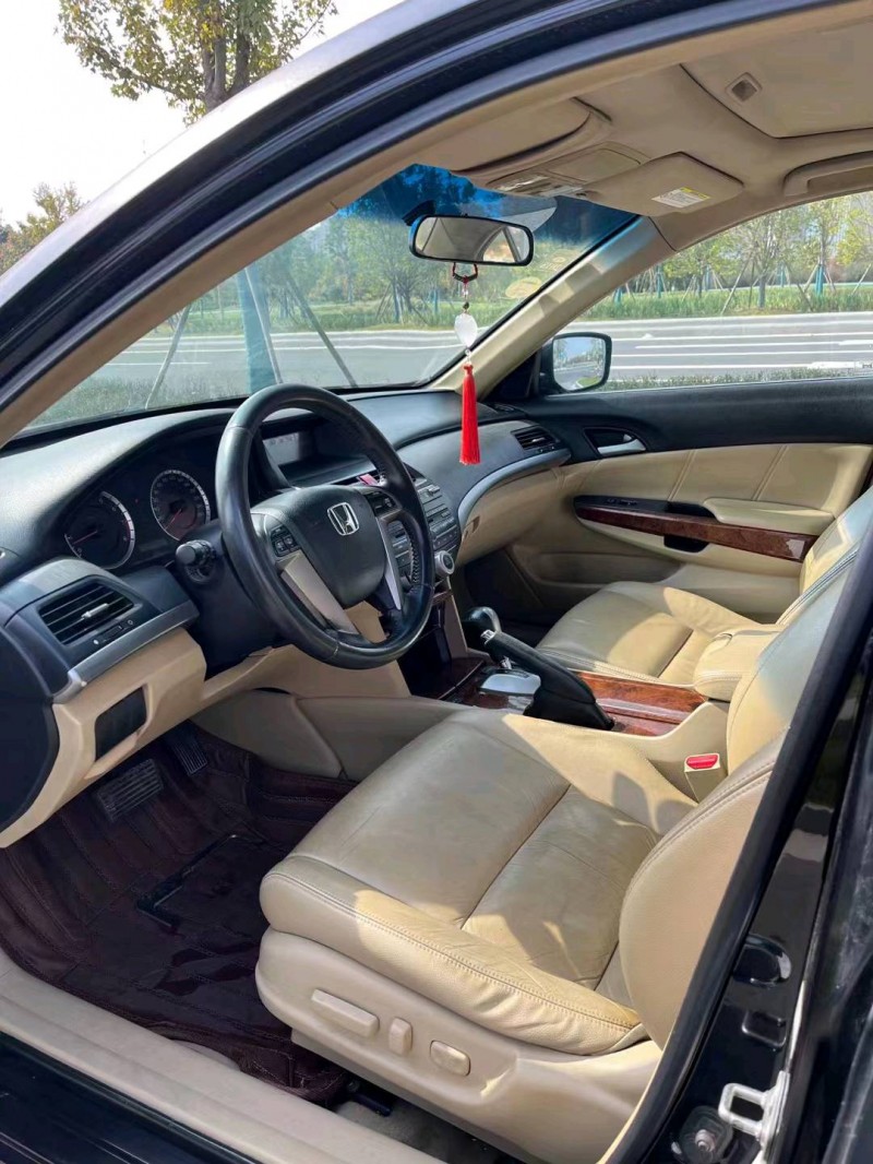 盐城11年本田雅阁6