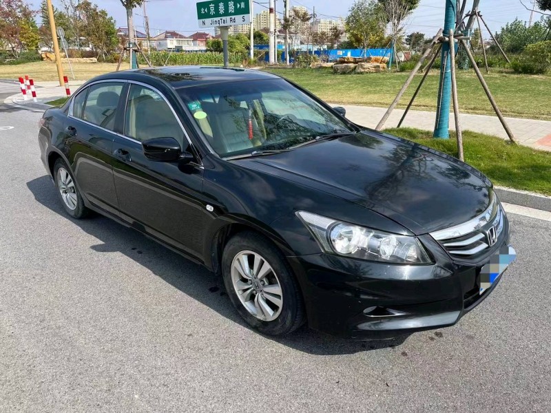 盐城11年本田雅阁9