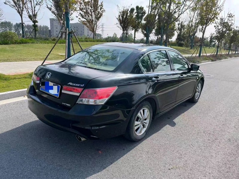 邢台11年本田雅阁5