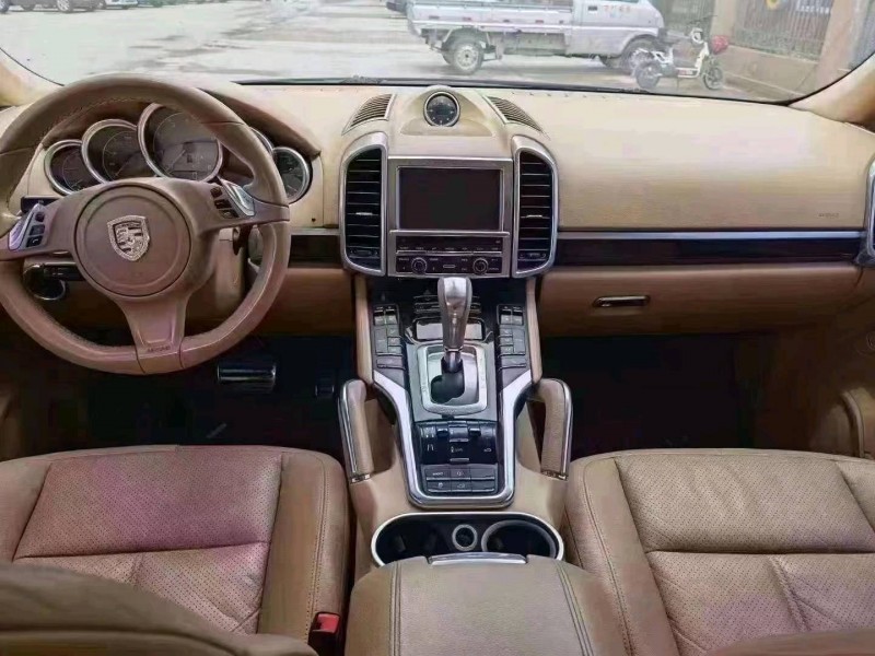 北京13年保时捷卡宴4