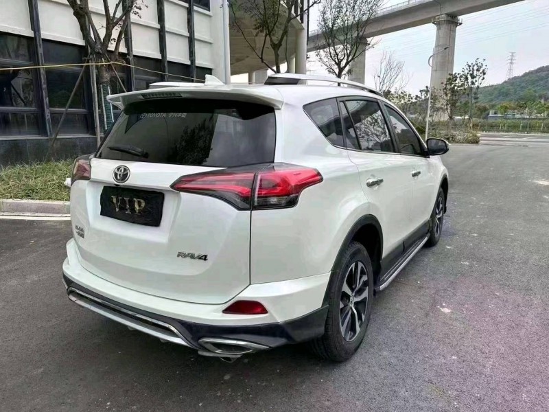 嘉興17年豐田RAV4榮放4