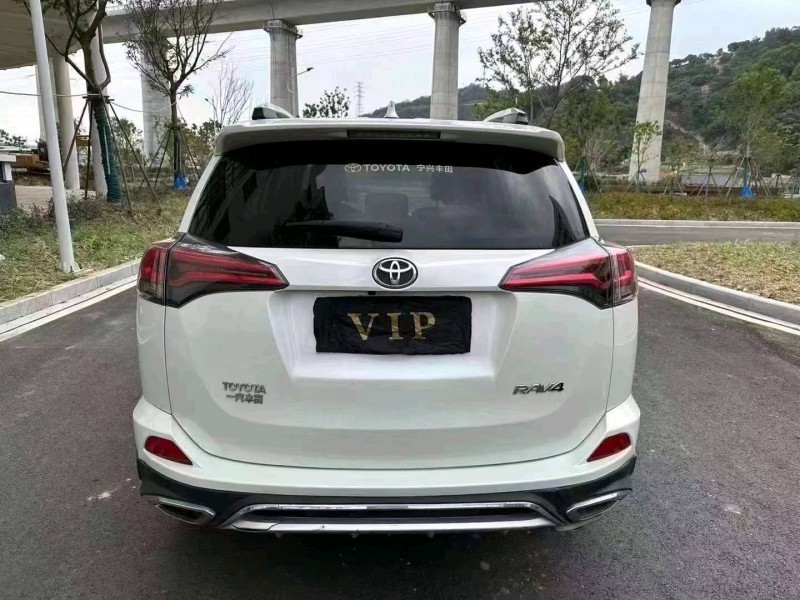 嘉興17年豐田RAV4榮放9