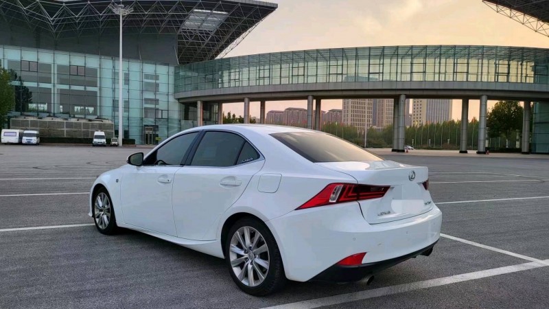 邯郸14年雷克萨斯IS7