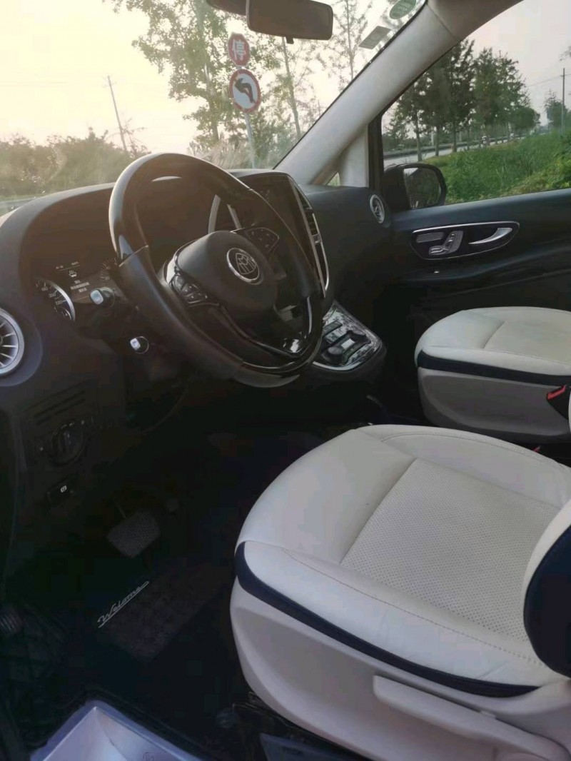 徐州16年奔驰威霆8