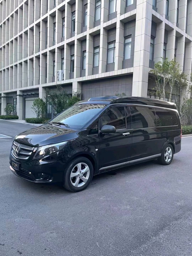 徐州17年奔驰威霆2