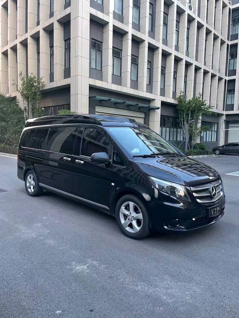 徐州17年奔驰威霆3