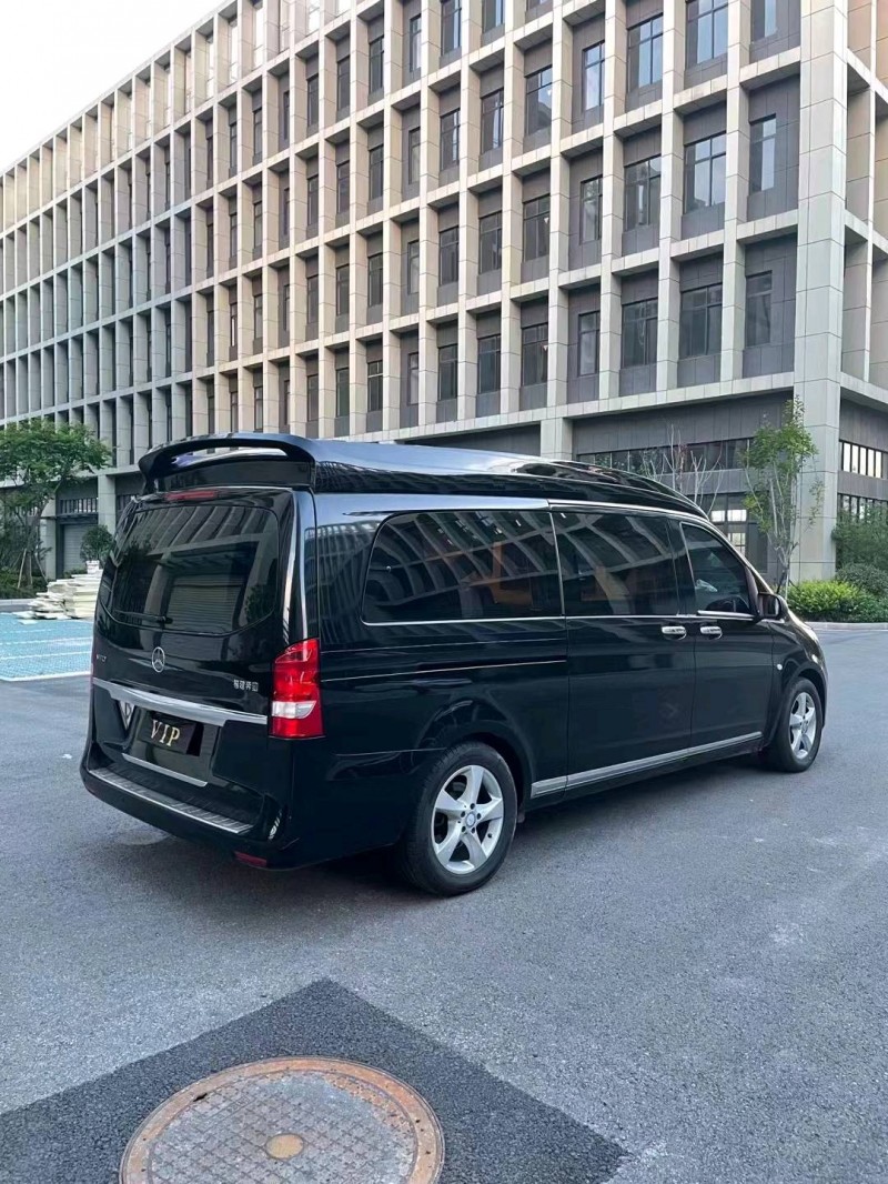 徐州17年奔驰威霆8