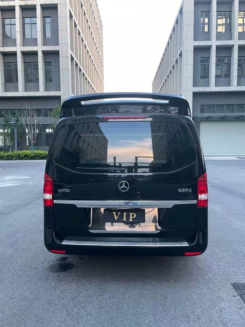 徐州17年奔驰威霆9