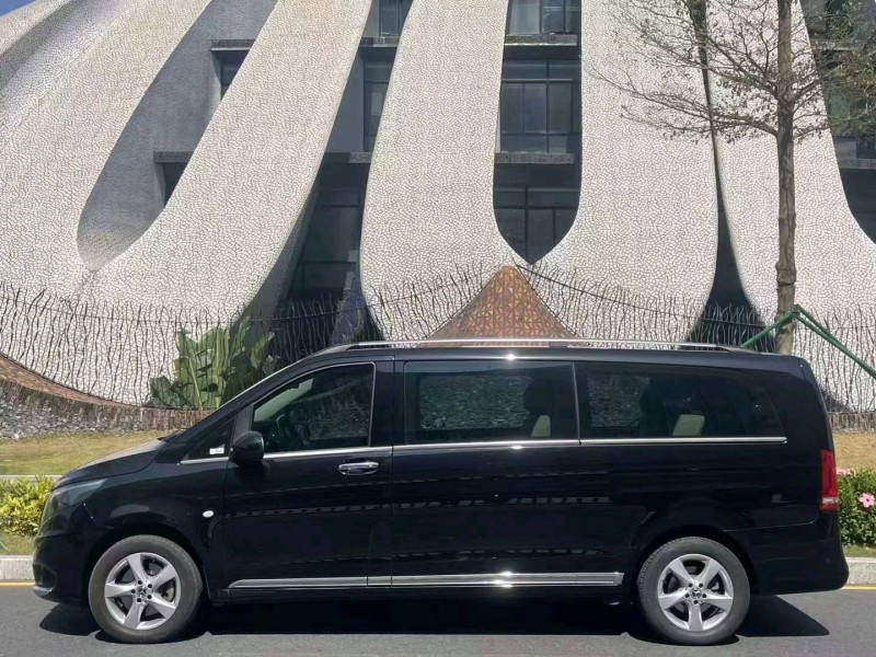 广州21年奔驰威霆2