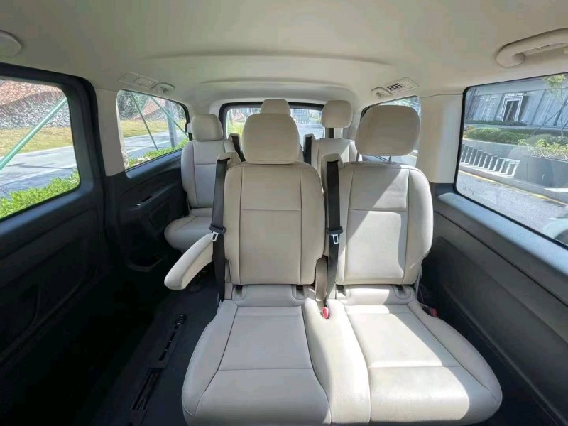 广州21年奔驰威霆5