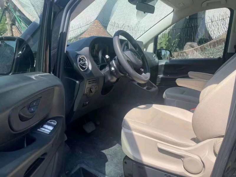 广州21年奔驰威霆4