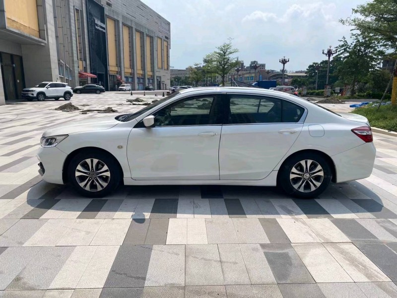 东莞16年本田雅阁3