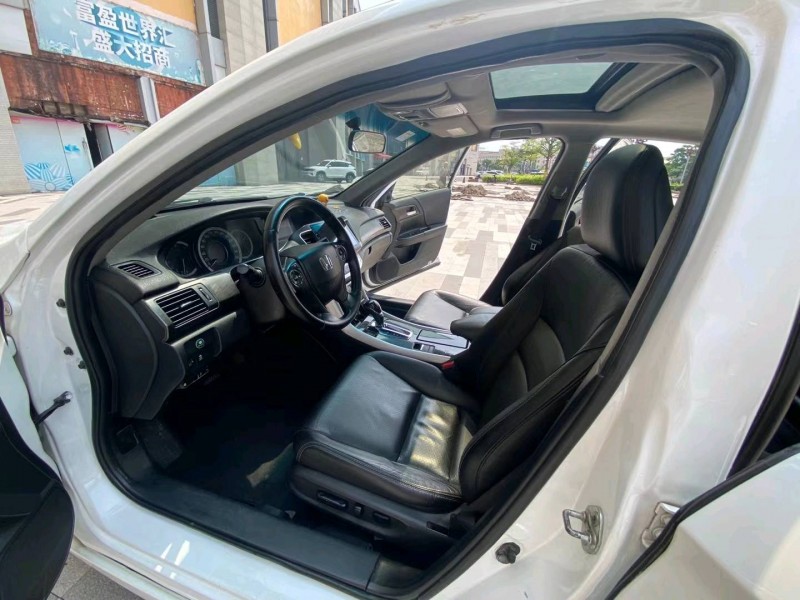 东莞16年本田雅阁6