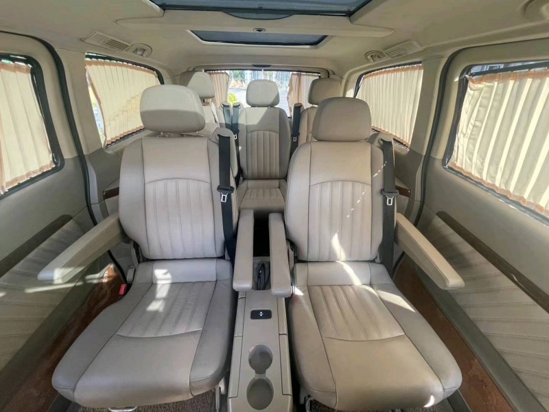 广州11年奔驰唯雅诺6