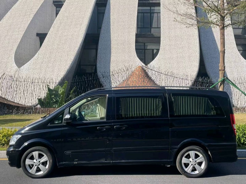 广州11年奔驰唯雅诺5