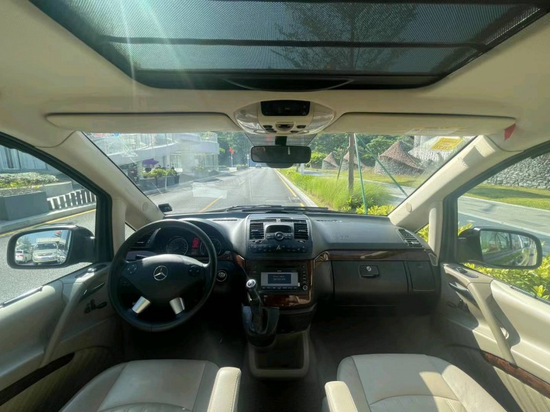 广州11年奔驰唯雅诺7