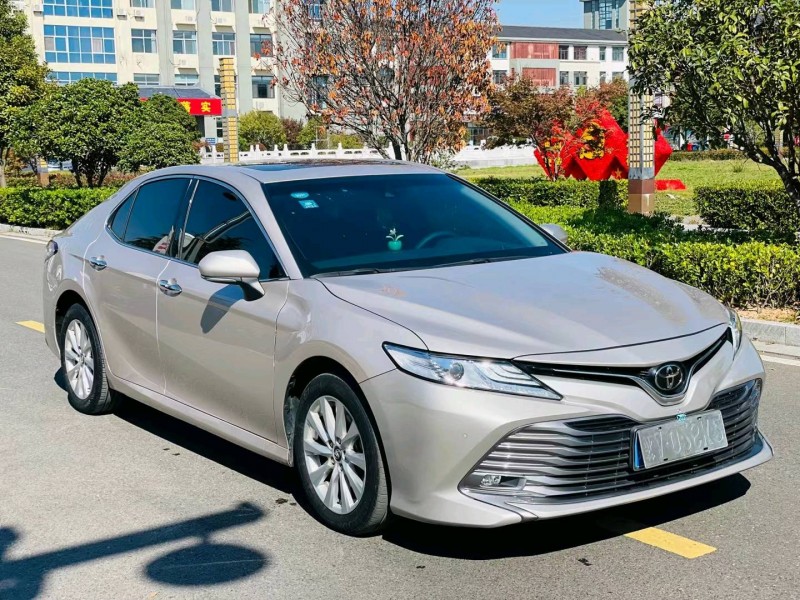 徐州18年丰田凯美瑞3