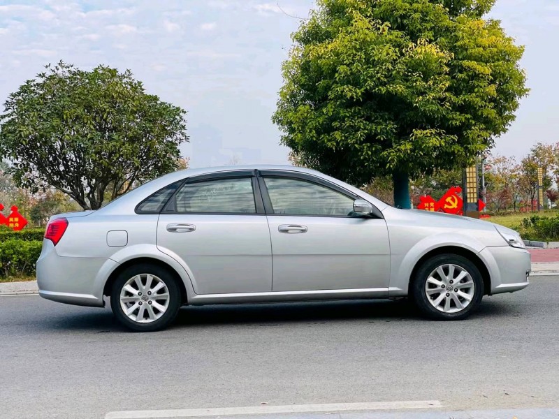 徐州11年别克凯越3